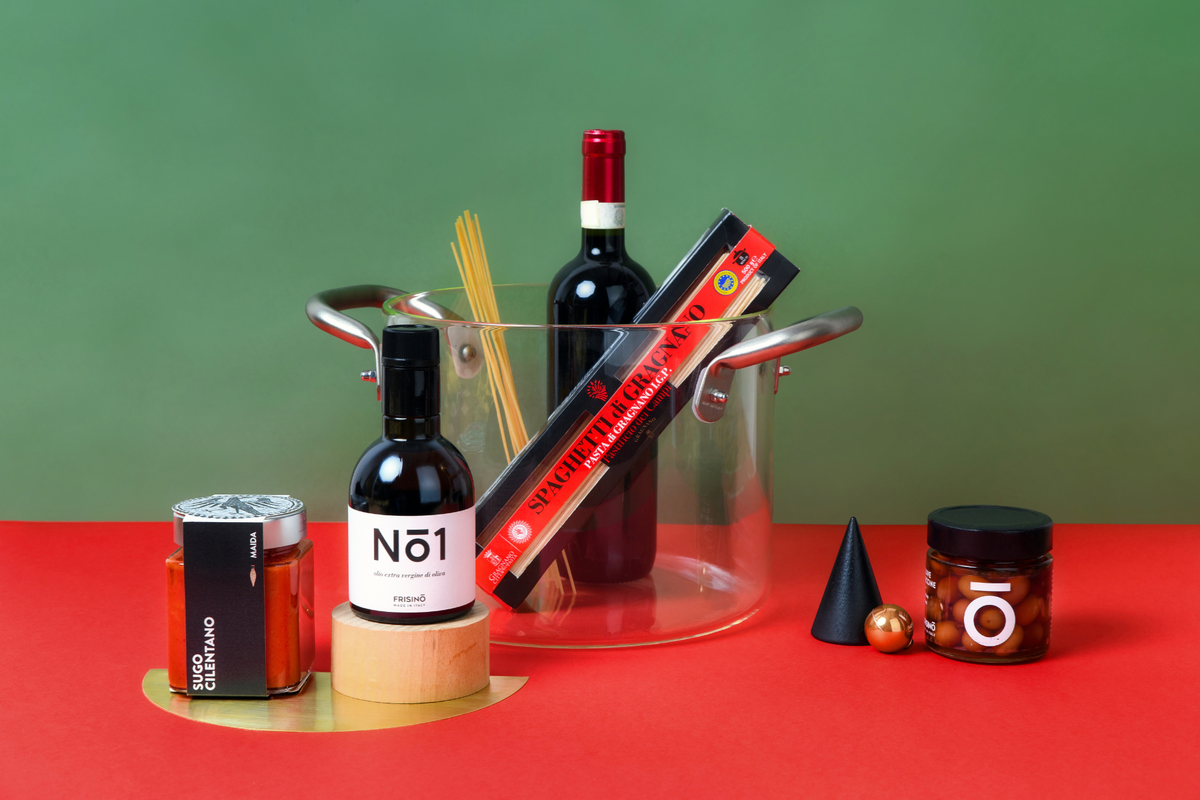 Arriving Before the Noise: The Quiet Art of Q4 Holiday Corporate Gift Timing for 2026