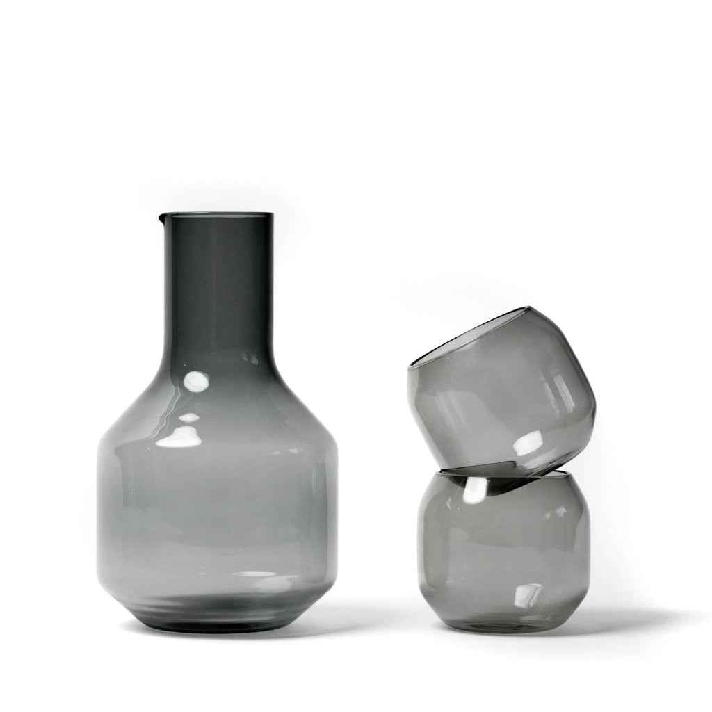 https://dlish.us/cdn/shop/files/obakki-whiskey-decanter-gift-set-fog-grey-glassware-fog-grey-292359_1024x1024.jpg?v=1684151446